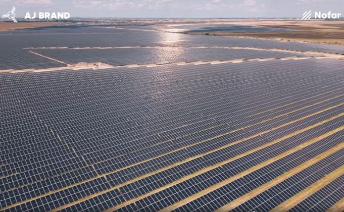 VIDEO Cum avansează lucrările la unul dintre cele mai mari parcuri fotovoltaice care se construiesc acum în România, aproape de București