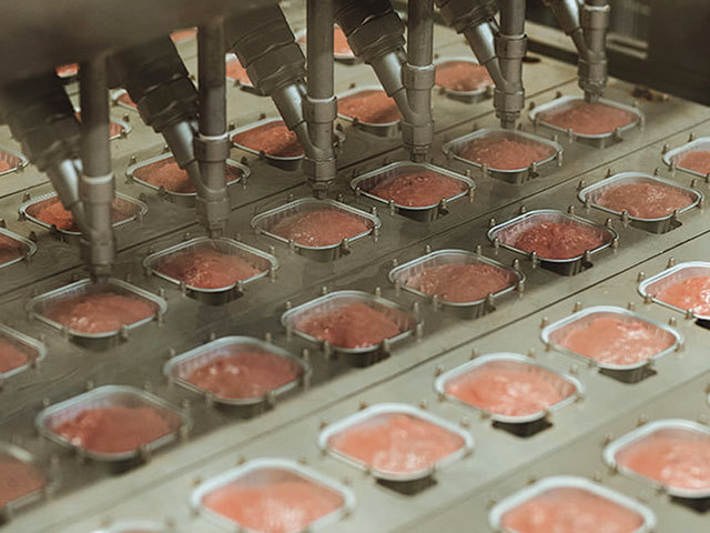 Gigantul belgian United Petfood termină în octombrie investiţia de 35 mil. euro în fabrica din Dâmboviţa. „Unitatea va avea o capacitate anuală de 150.000 de tone, dublând potenţialul nostru actual în România“
