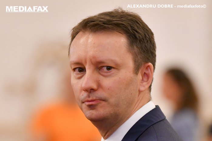 Programul de guvernare propus: Cine revine la muncă la 6 luni de la naşterea copilului poate primi indemnizaţia cumulată cu salariul.  Pentru copii este propus şi „Contul Viitorului”, prin care părinţii vor putea deschide, în primul an de viaţă al copilului, un cont de economii şi investiţii pe numele acestuia